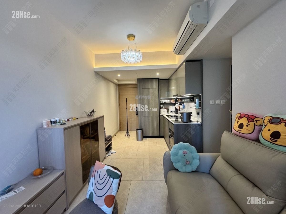 The Yoho Hub Sell 3 Bedrooms , 2 Bathrooms 537 ft²