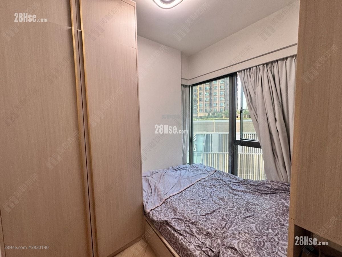 The Yoho Hub Sell 3 Bedrooms , 2 Bathrooms 537 ft²