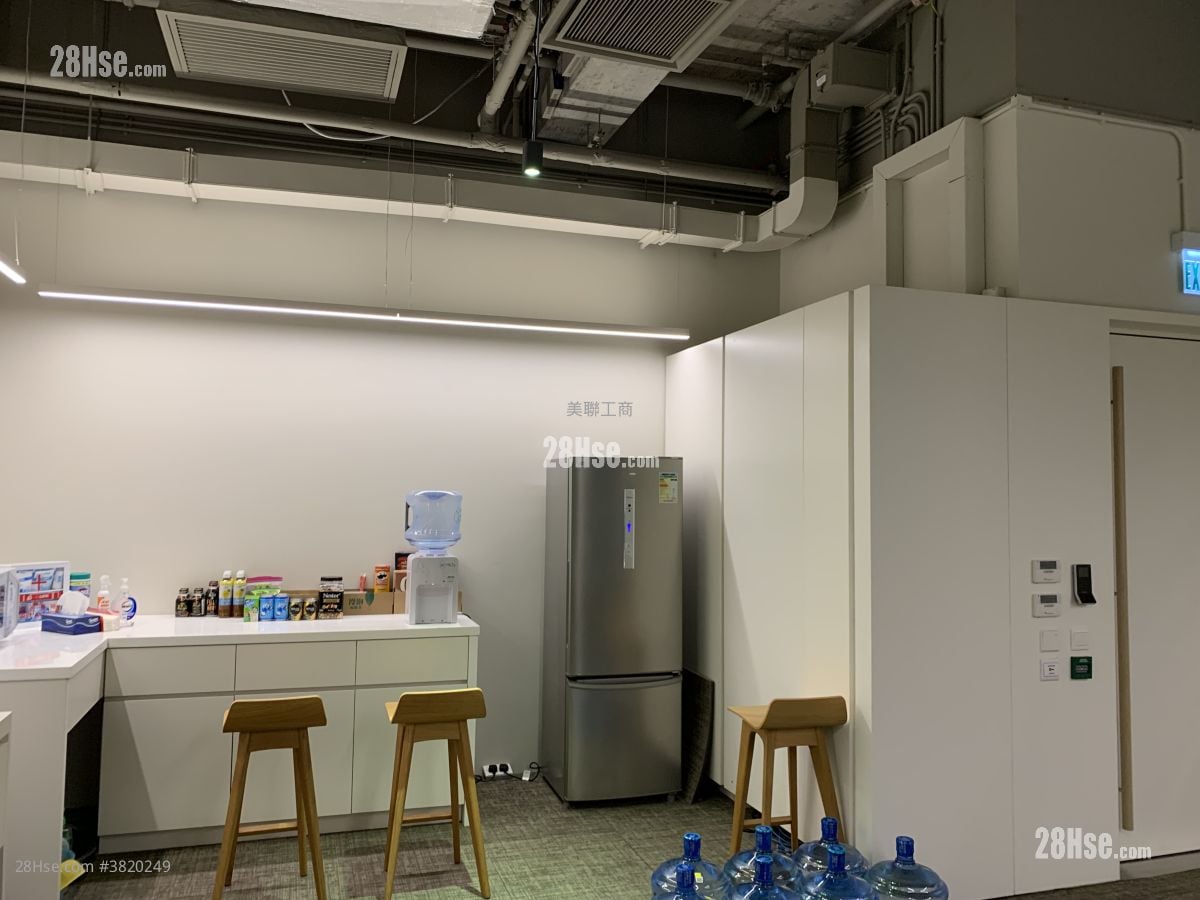 万泰利广场 租盘 3 房 1,484 平方尺