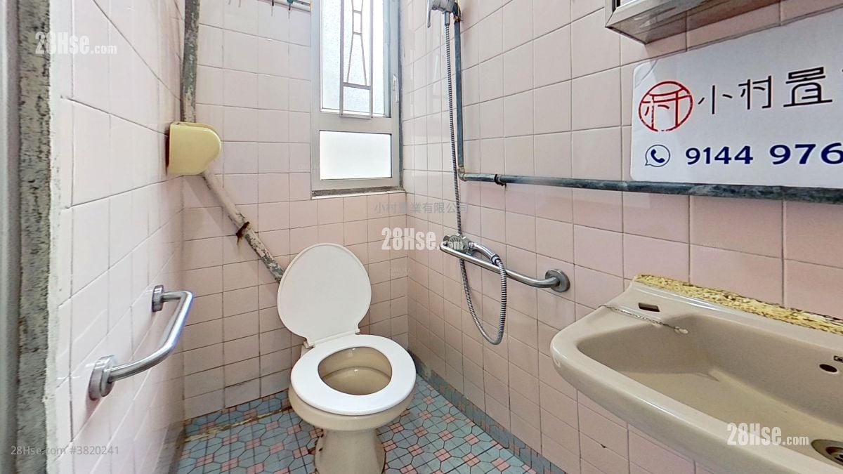 浴室: 金禧楼 租盘 2 房 , 1 浴室 322 平方尺
