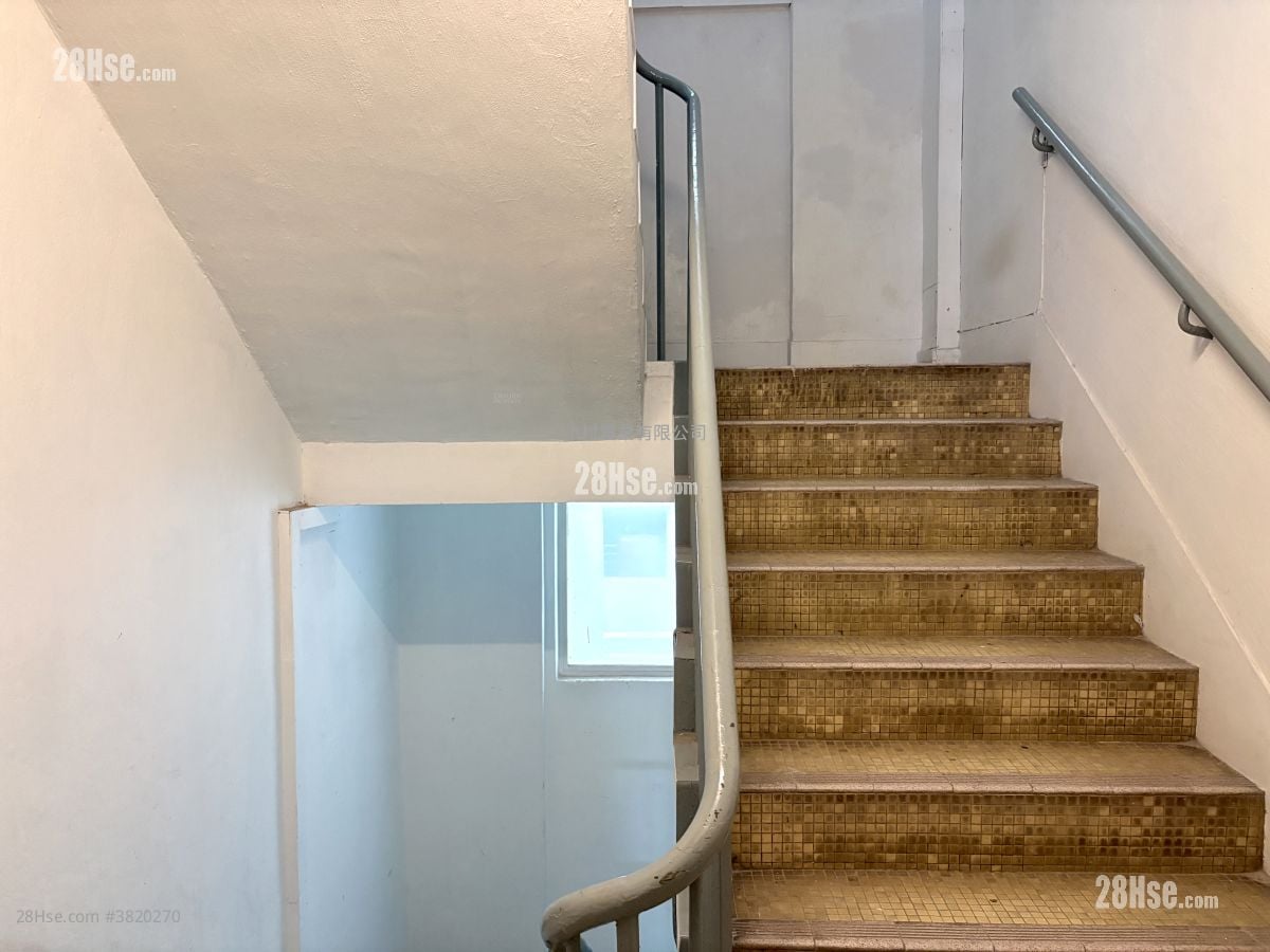 其它: 坚道111-113号 租盘 2 房 , 1 浴室 666 平方尺