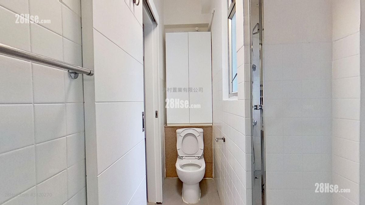 浴室: 坚道111-113号 租盘 2 房 , 1 浴室 666 平方尺