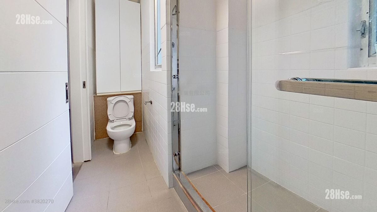 浴室: 坚道111-113号 租盘 2 房 , 1 浴室 666 平方尺