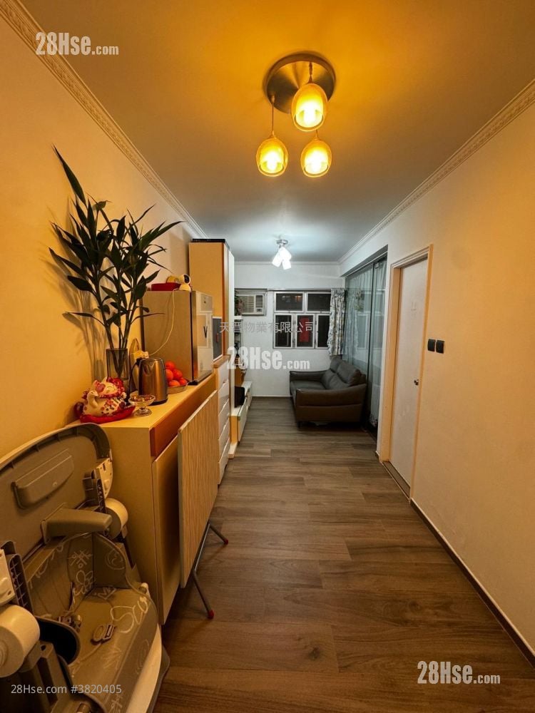 Tak Man Building Sell 2 Bedrooms , 1 Bathroom 321 ft²