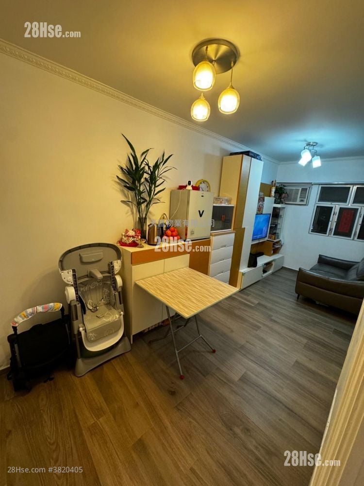 Tak Man Building Sell 2 Bedrooms , 1 Bathroom 321 ft²