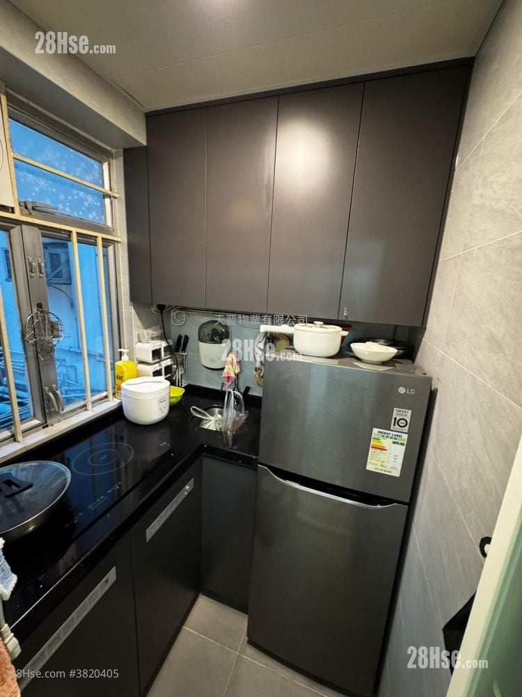 Tak Man Building Sell 2 Bedrooms , 1 Bathroom 321 ft²