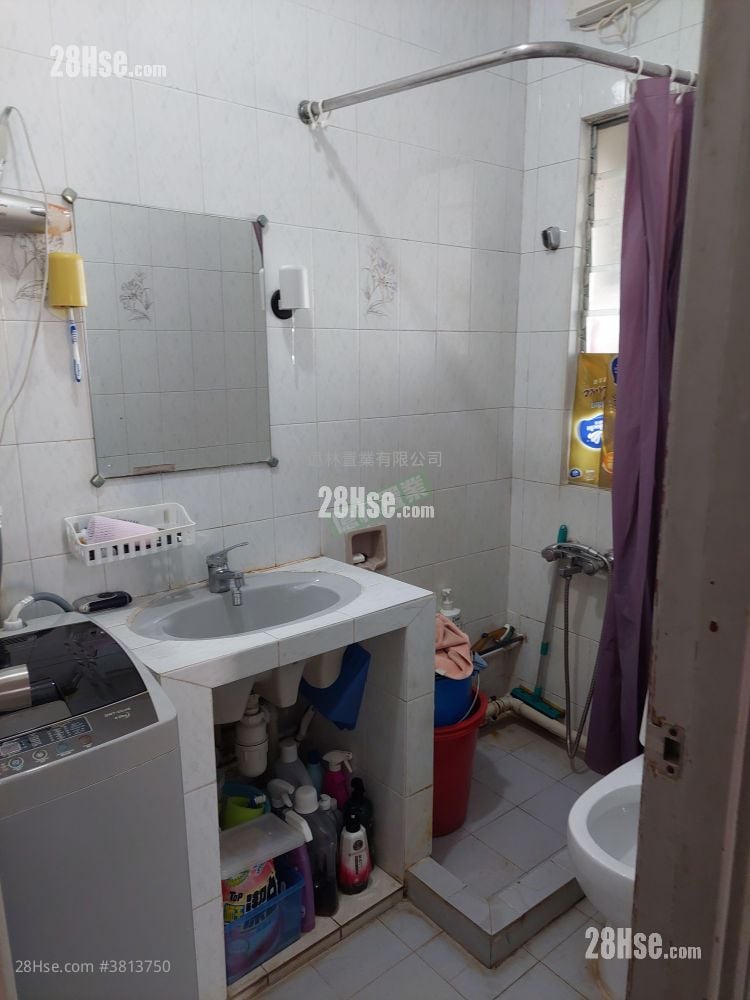 Hong Wah Court Sell 2 Bedrooms , 1 Bathroom 423 ft²