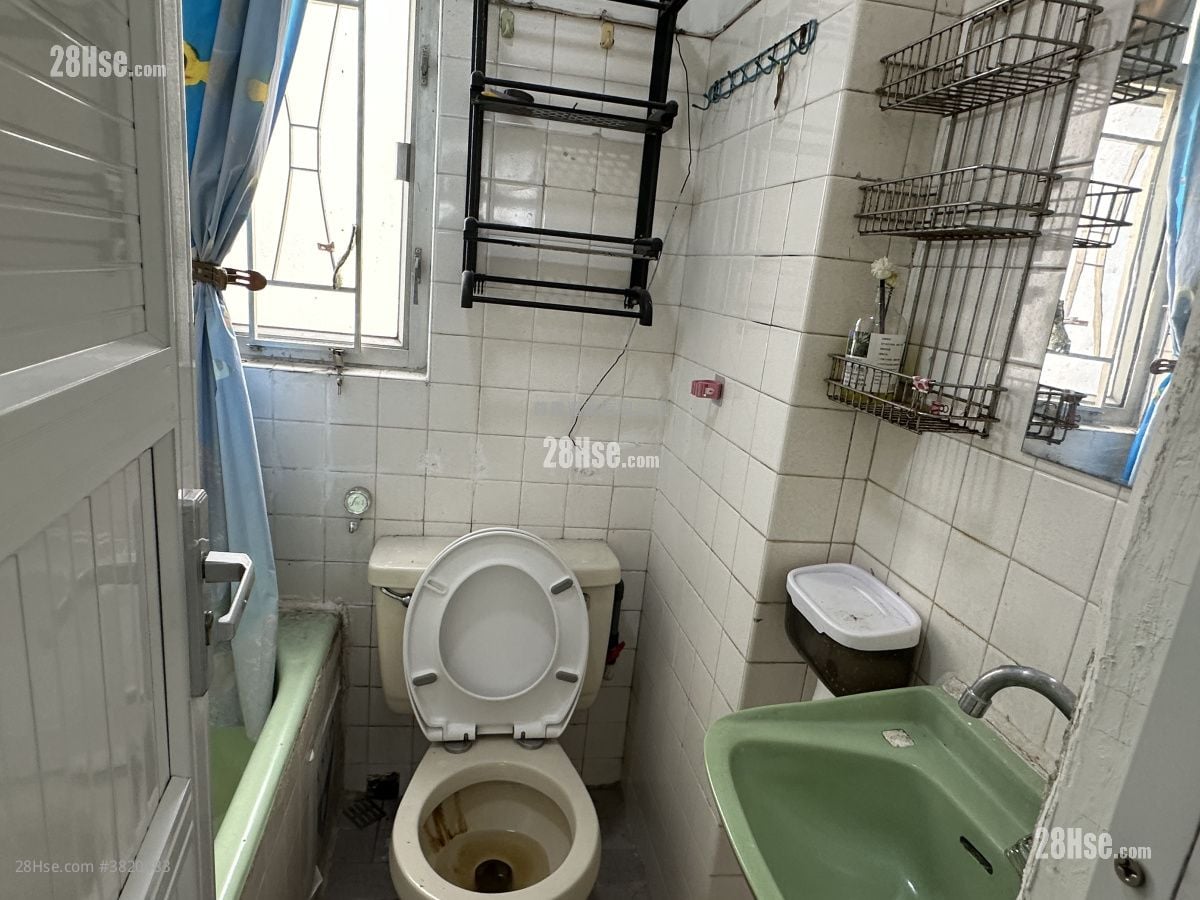 Cheong Fat Building Rental 3 Bedrooms , 1 Bathroom 435 ft²