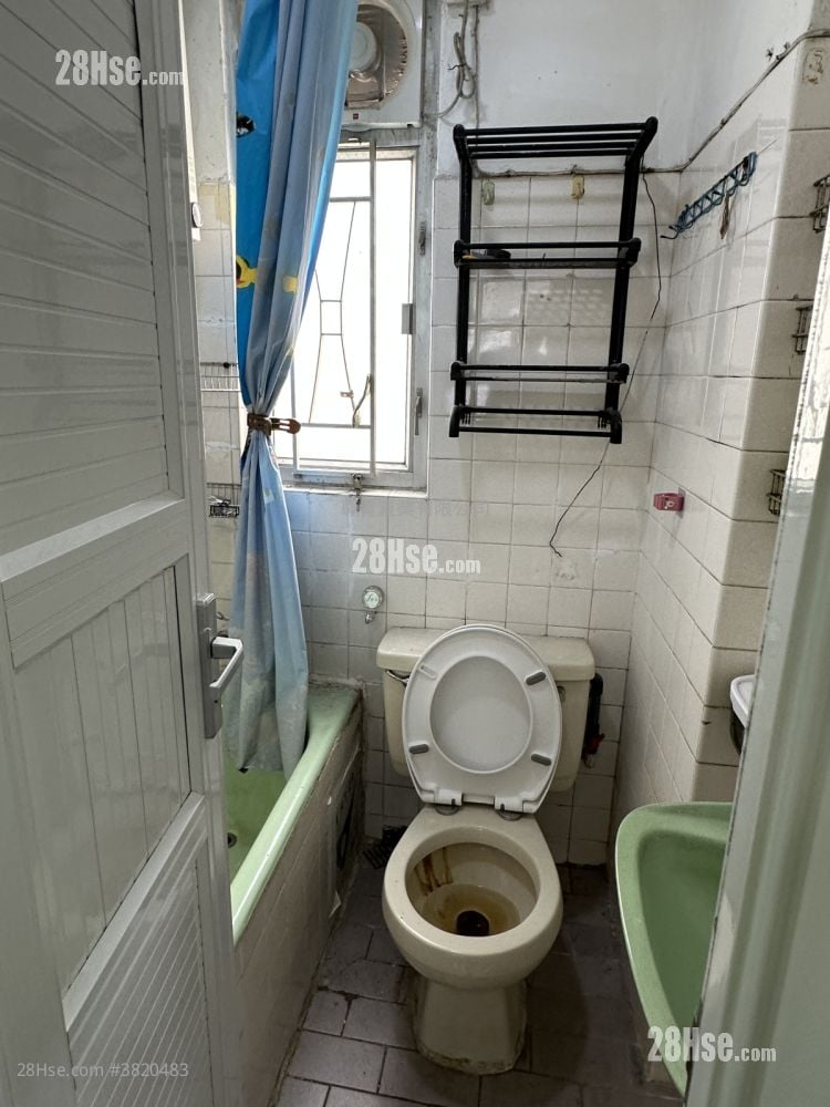 Cheong Fat Building Rental 3 Bedrooms , 1 Bathroom 435 ft²