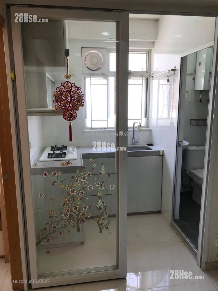 Sheung Fook Building Sell 2 Bedrooms , 1 Bathroom 344 ft²