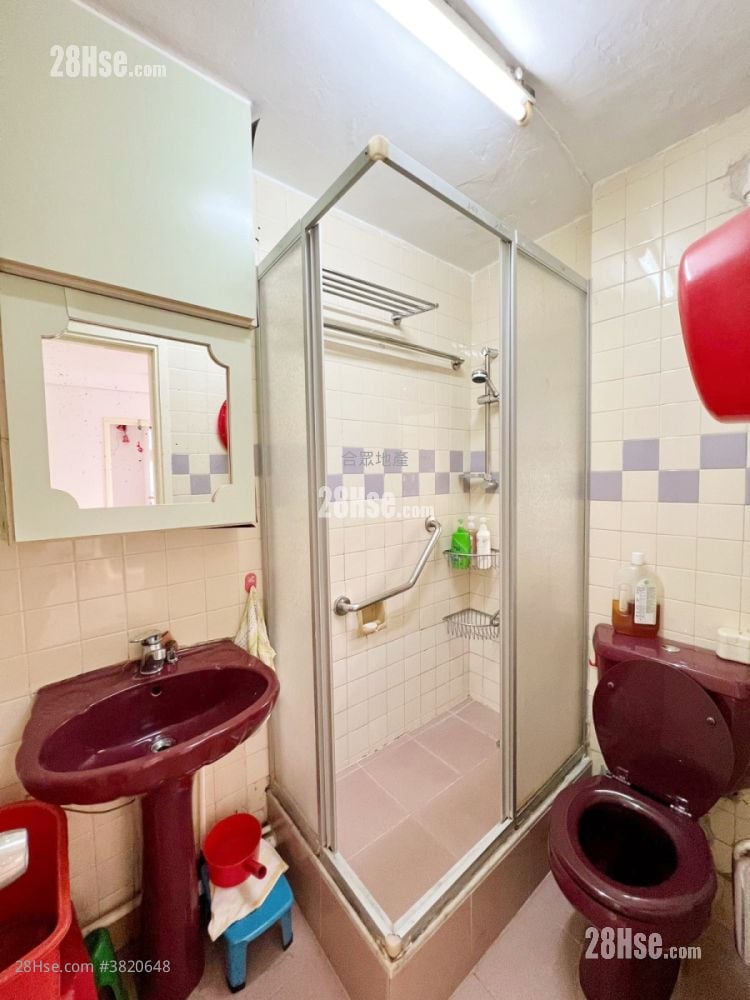 Ming Nga Court Sell 394 ft²