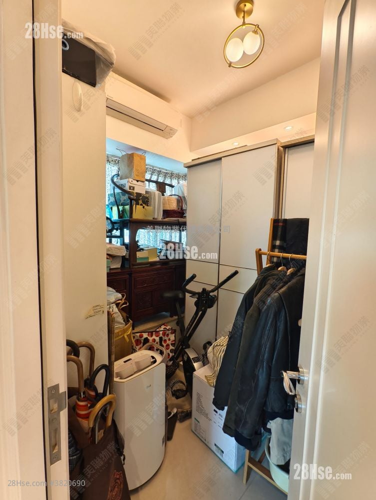 領峰 售盤 4 房 985 平方呎