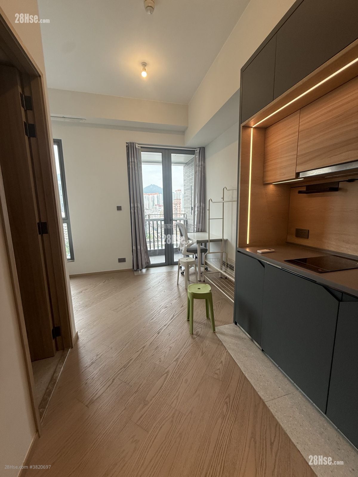 连方 租盘 开放式间隔 , 1 浴室 266 平方尺