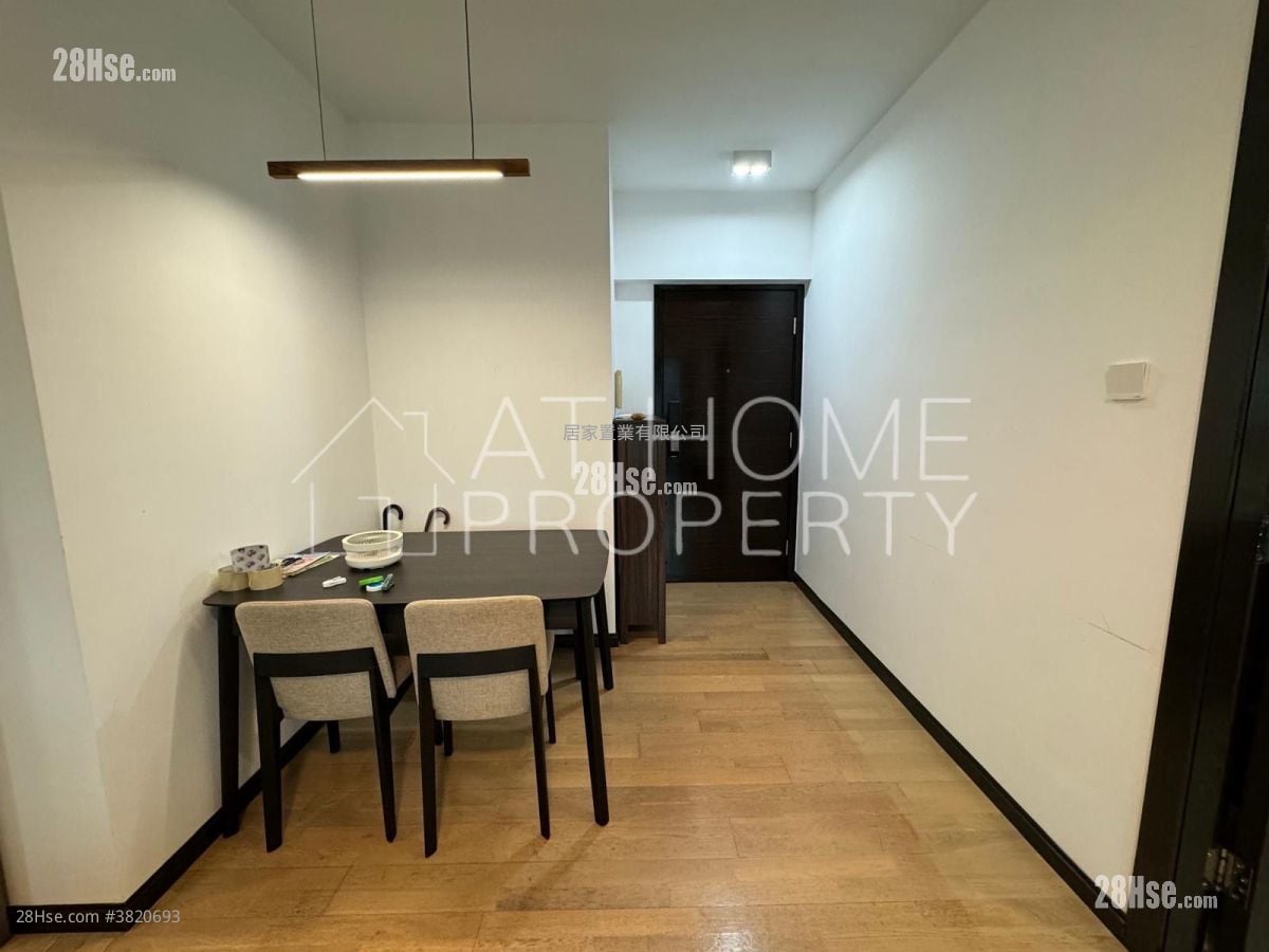 Centre Place Rental 2 Bedrooms , 1 Bathroom 474 ft²