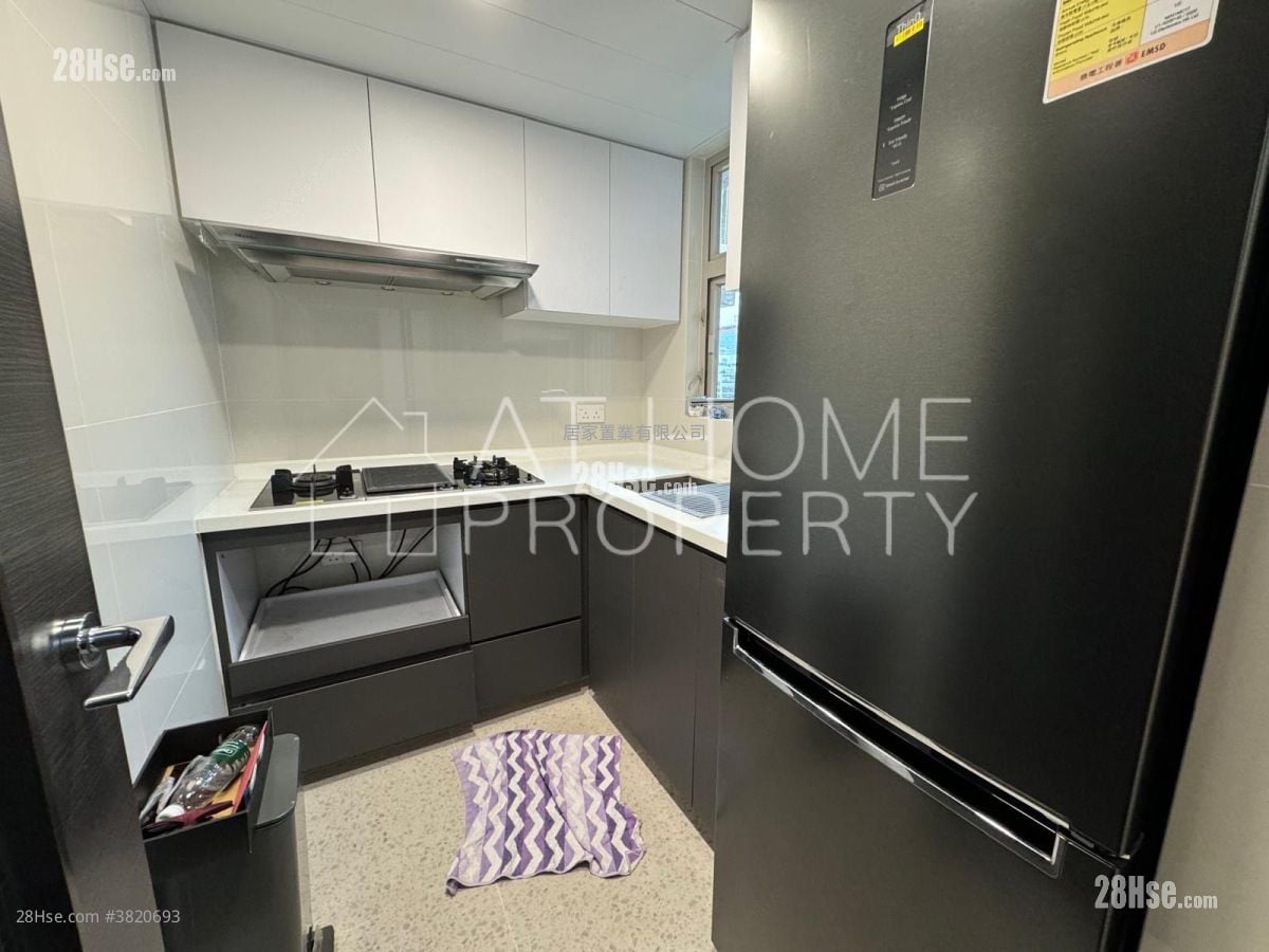 Centre Place Rental 2 Bedrooms , 1 Bathroom 474 ft²