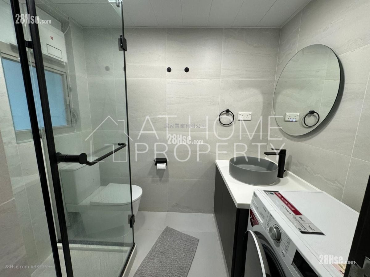 Centre Place Rental 2 Bedrooms , 1 Bathroom 474 ft²