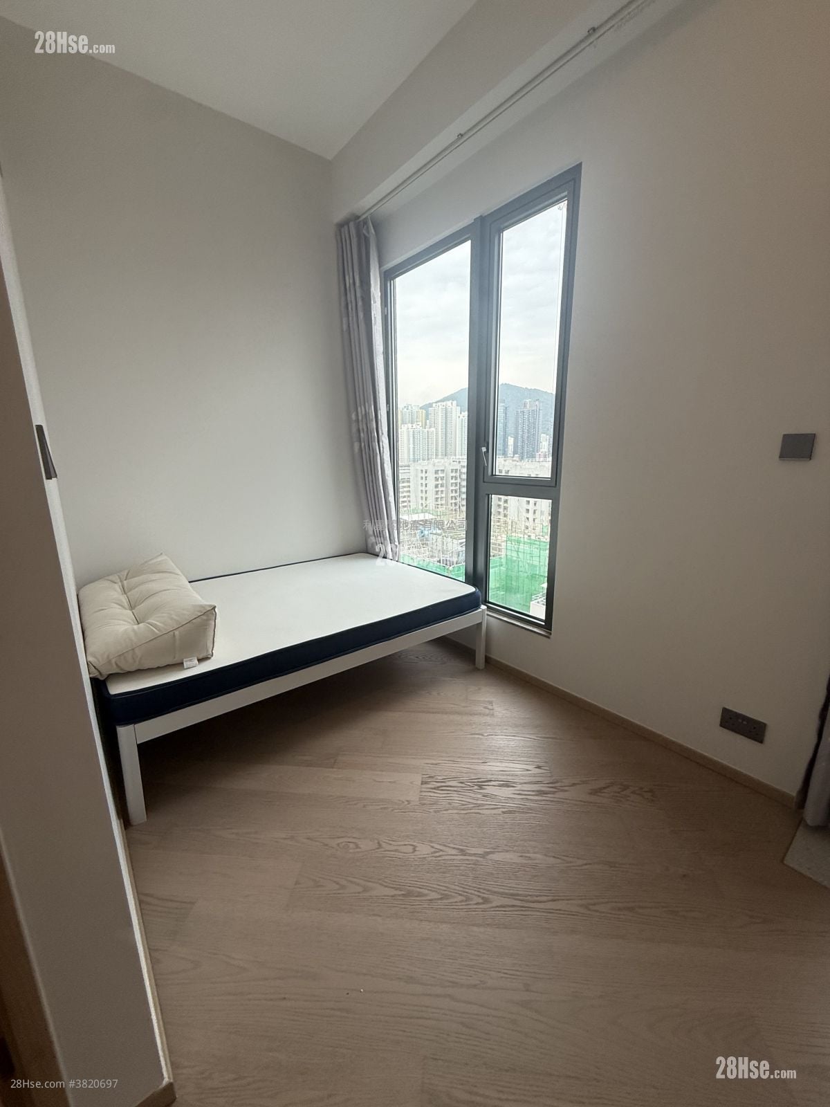 连方 租盘 开放式间隔 , 1 浴室 266 平方尺