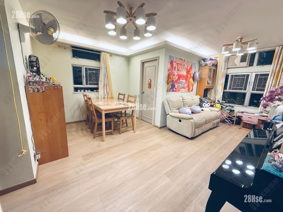 Yan Shing Court Sell 3 Bedrooms 645 ft²