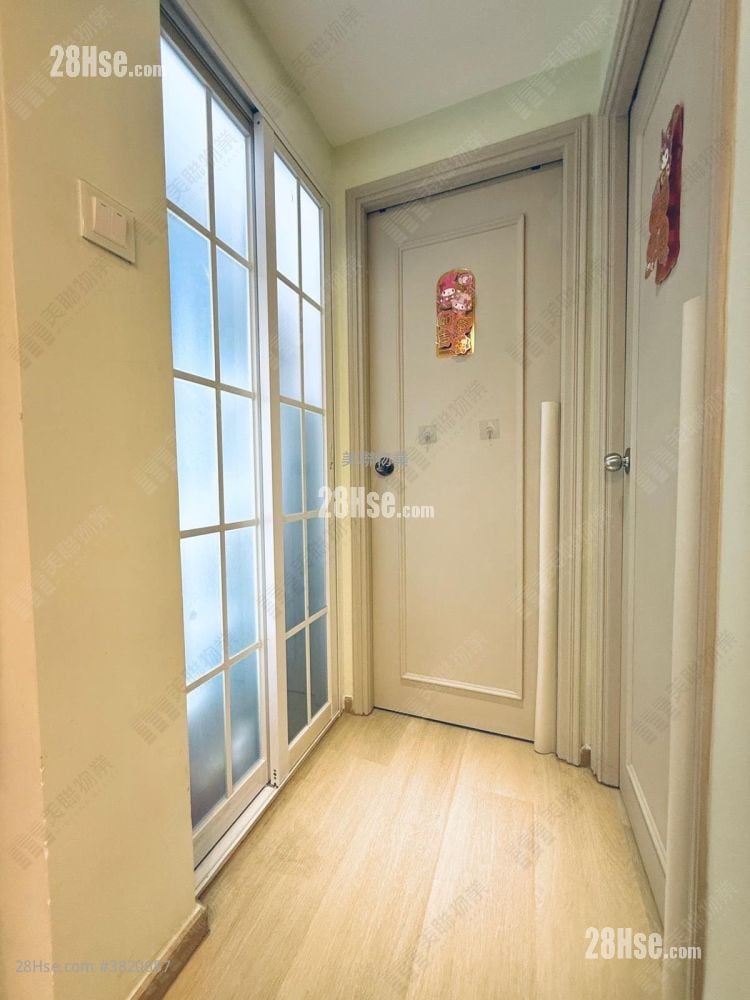 Yan Shing Court Sell 3 Bedrooms 645 ft²