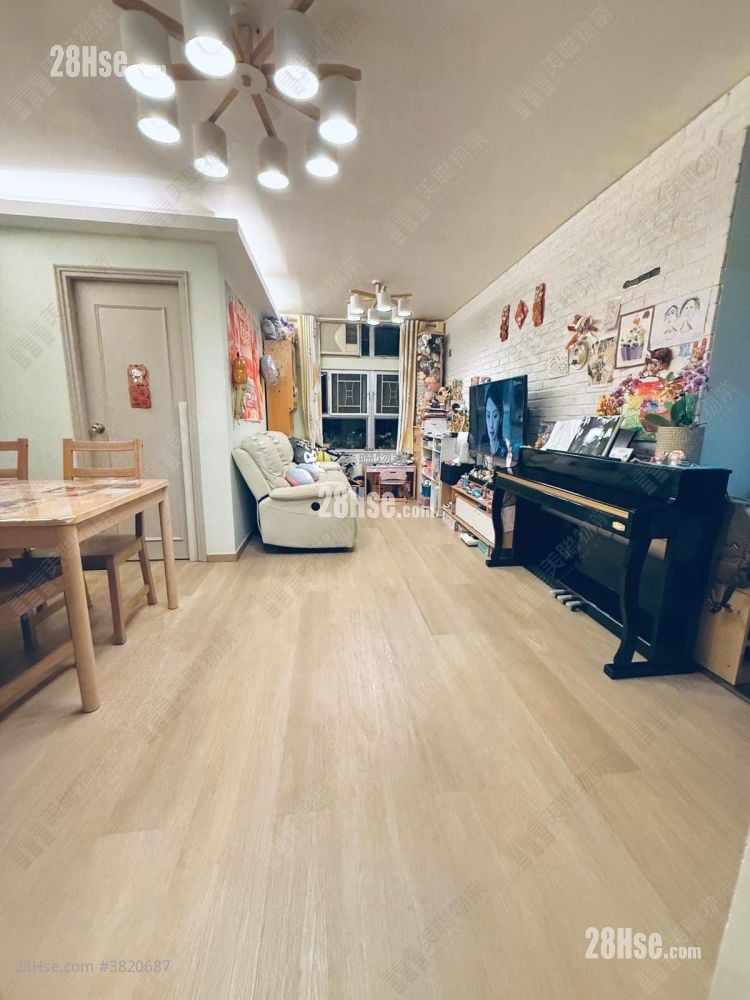 Yan Shing Court Sell 3 Bedrooms 645 ft²