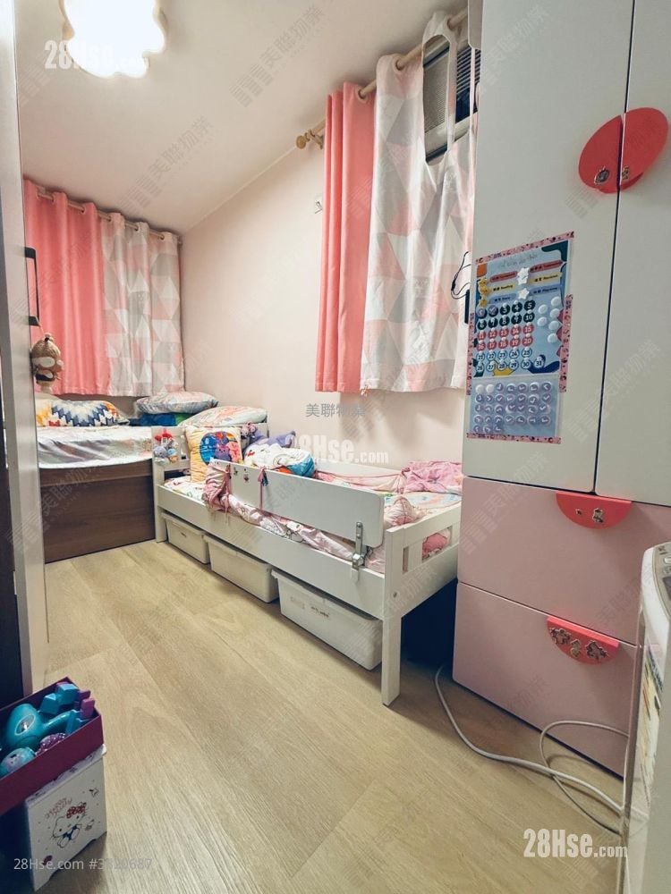 Yan Shing Court Sell 3 Bedrooms 645 ft²