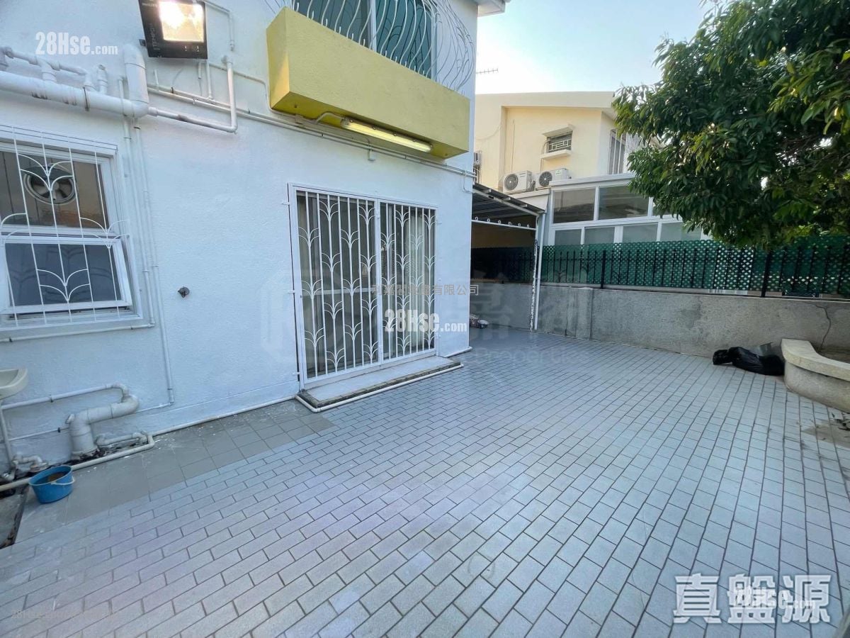 Fairview Park Sell 3 Bedrooms , 2 Bathrooms 1,035 ft²