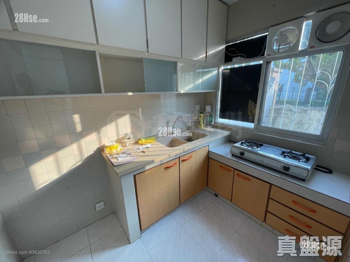 Fairview Park Sell 3 Bedrooms , 2 Bathrooms 1,035 ft²