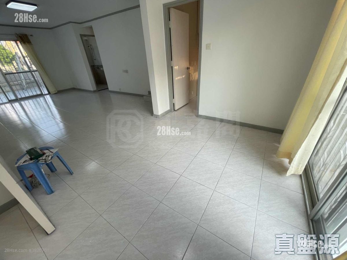 Fairview Park Sell 3 Bedrooms , 2 Bathrooms 1,035 ft²