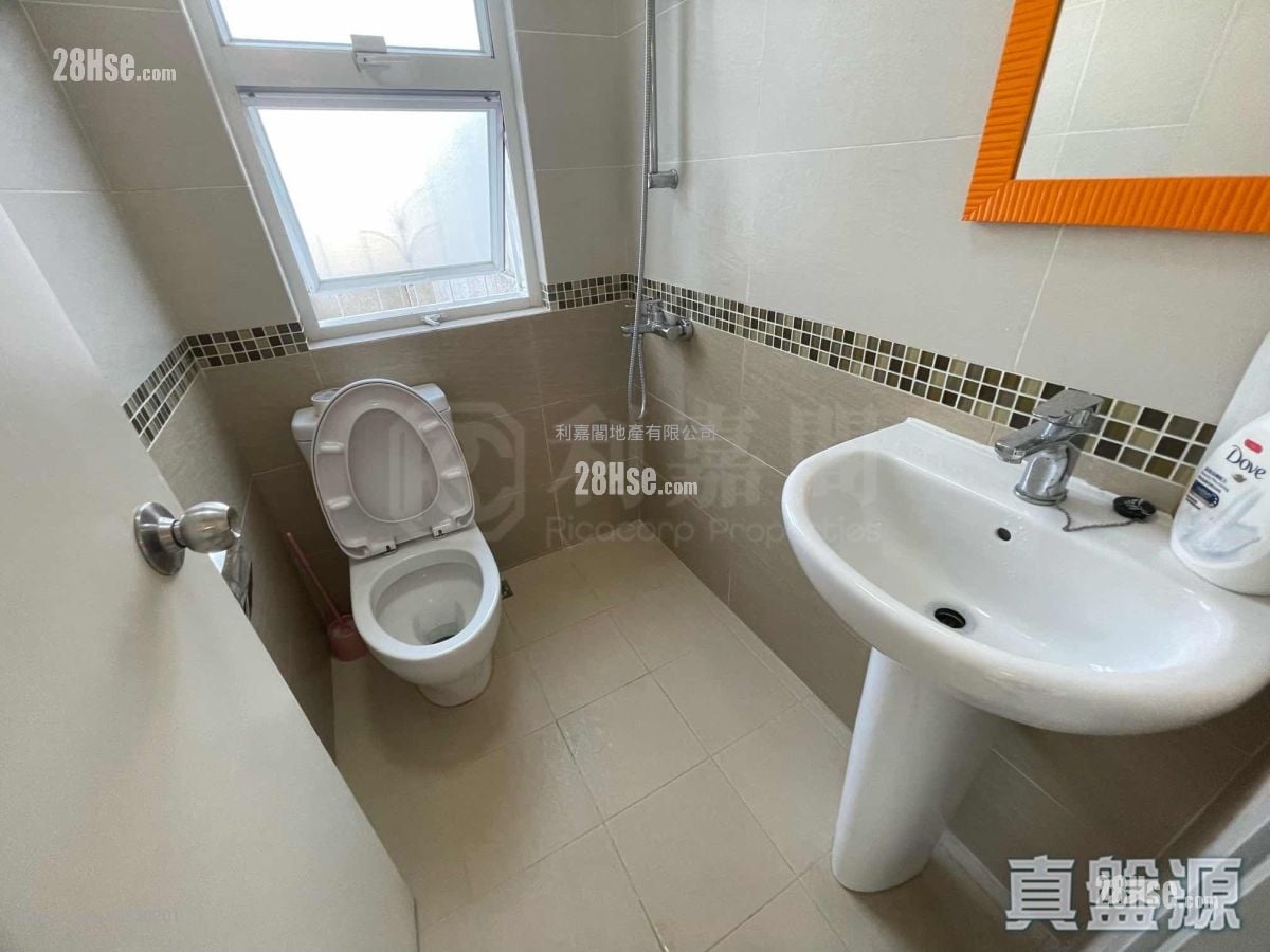 Fairview Park Sell 3 Bedrooms , 2 Bathrooms 1,035 ft²