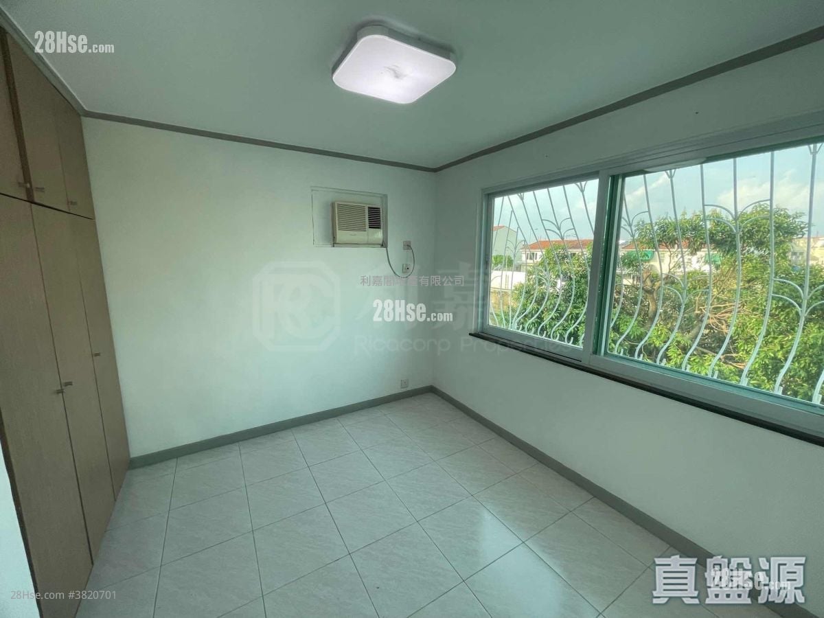 Fairview Park Sell 3 Bedrooms , 2 Bathrooms 1,035 ft²