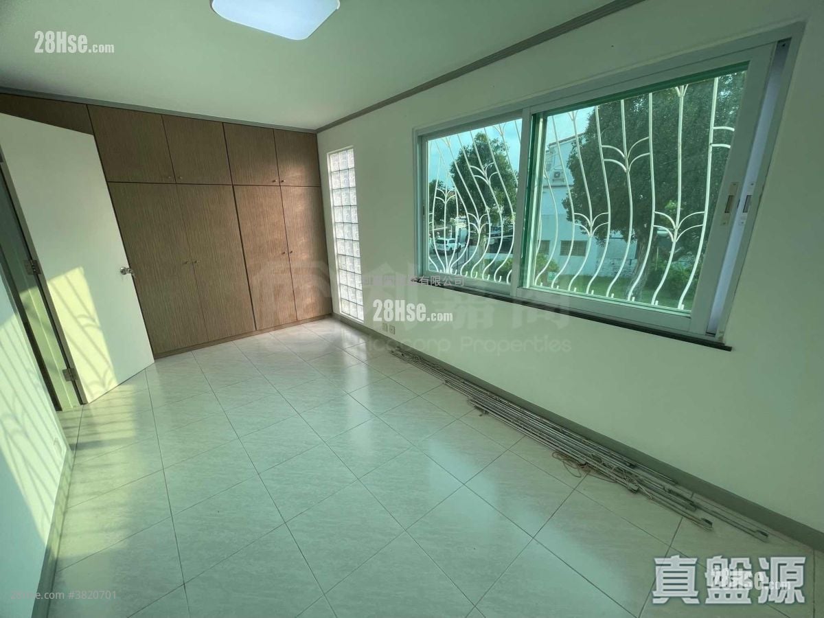 Fairview Park Sell 3 Bedrooms , 2 Bathrooms 1,035 ft²