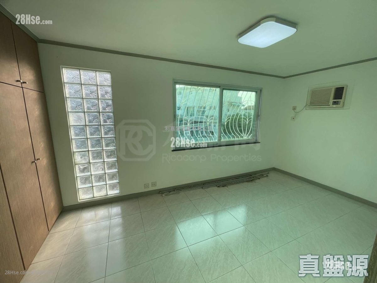 Fairview Park Sell 3 Bedrooms , 2 Bathrooms 1,035 ft²