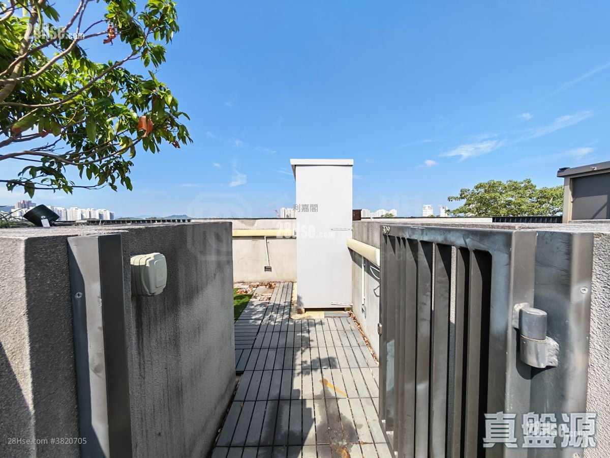 Park Hillcrest Rental 294 ft²