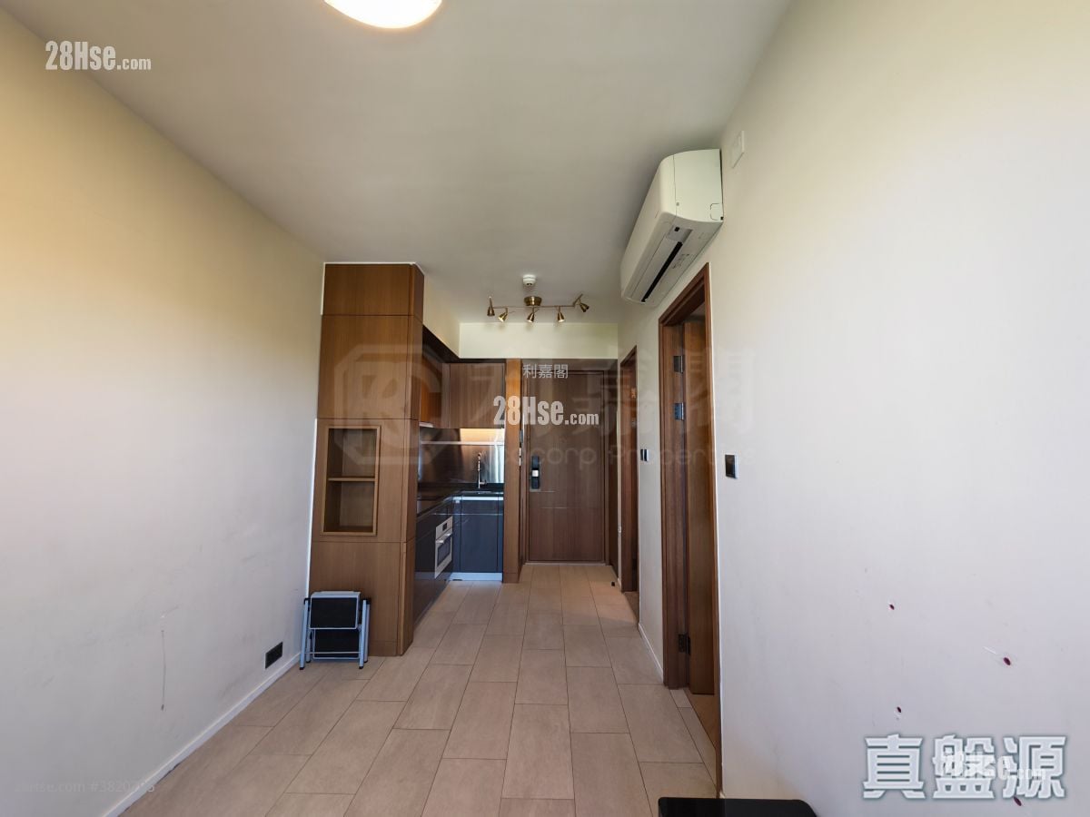 Park Hillcrest Rental 294 ft²