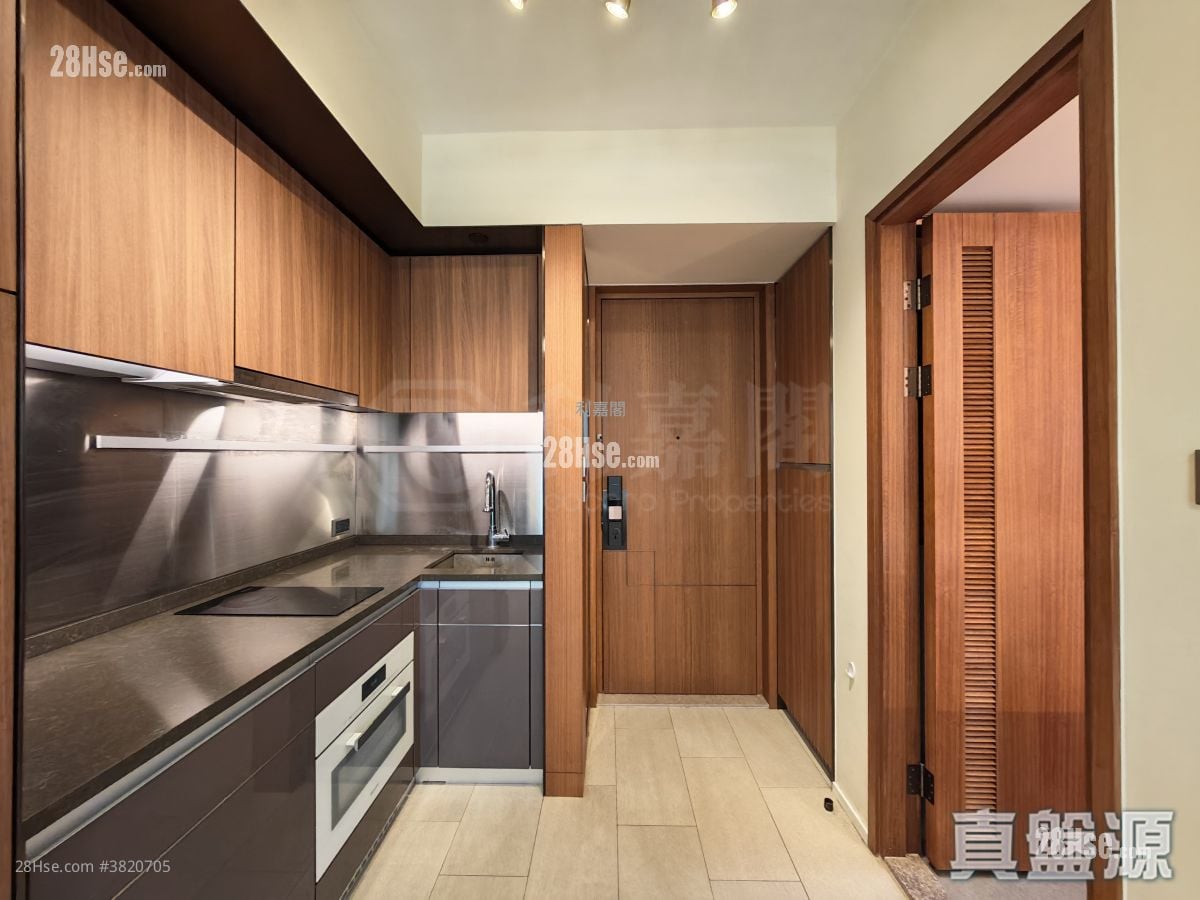 Park Hillcrest Rental 294 ft²