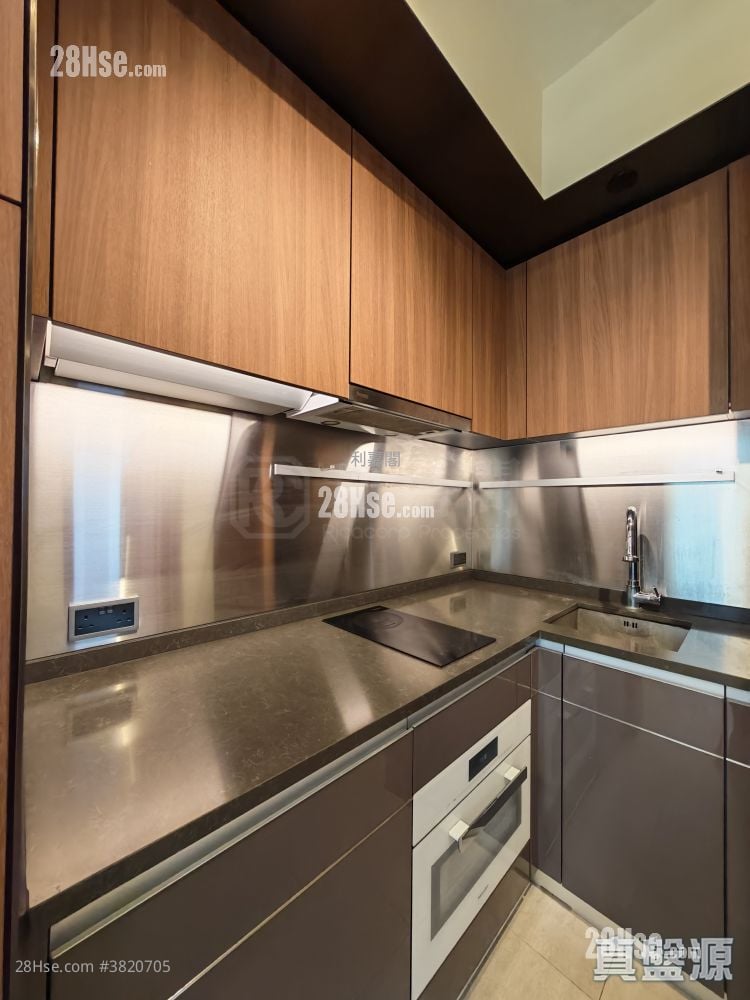 Park Hillcrest Rental 294 ft²