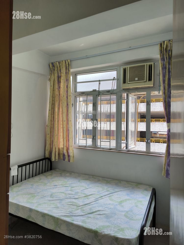 Fung Wong Building Sell 3 Bedrooms , 1 Bathroom 538 ft²