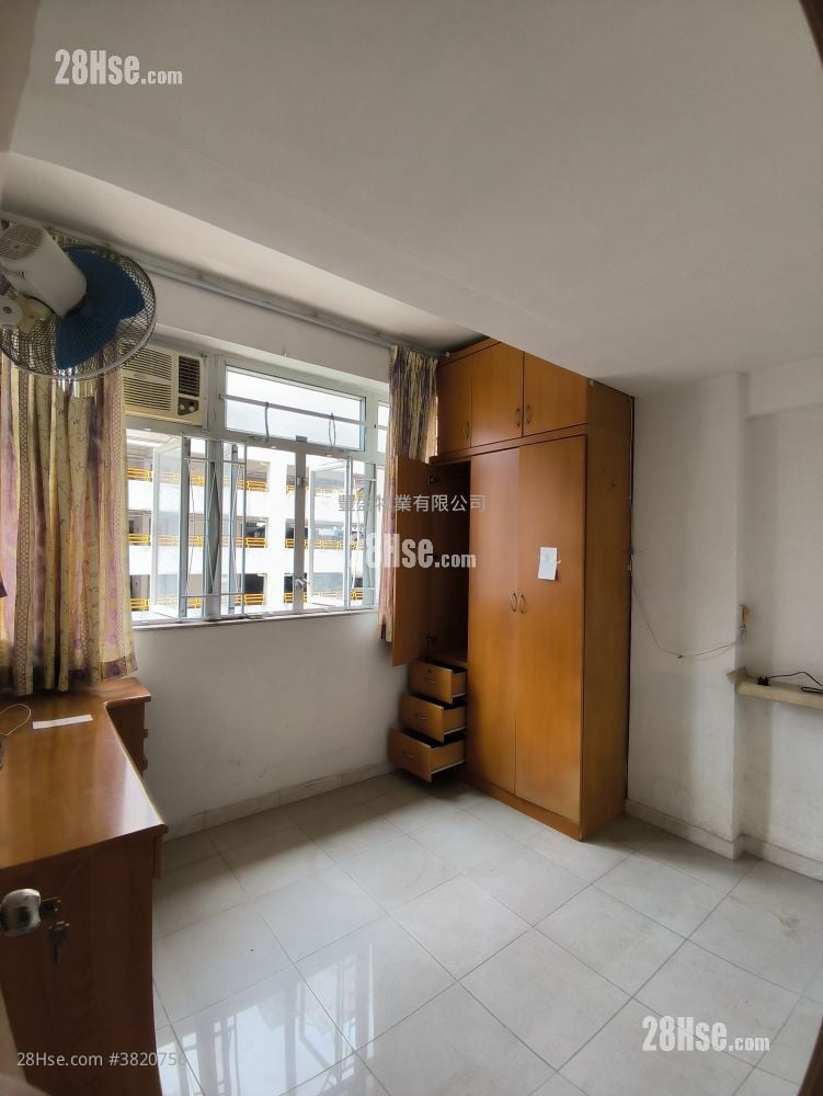 Fung Wong Building Sell 3 Bedrooms , 1 Bathroom 538 ft²