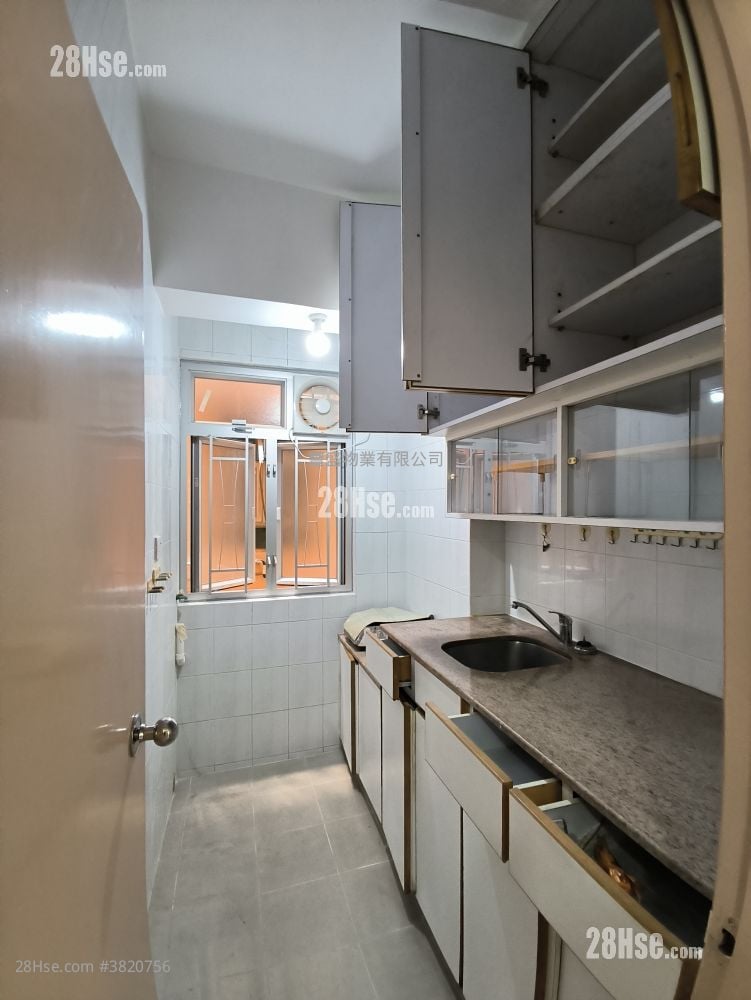Fung Wong Building Sell 3 Bedrooms , 1 Bathroom 538 ft²