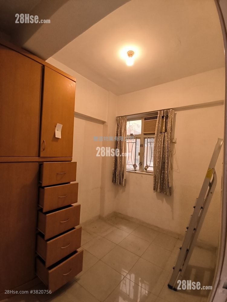 Fung Wong Building Sell 3 Bedrooms , 1 Bathroom 538 ft²