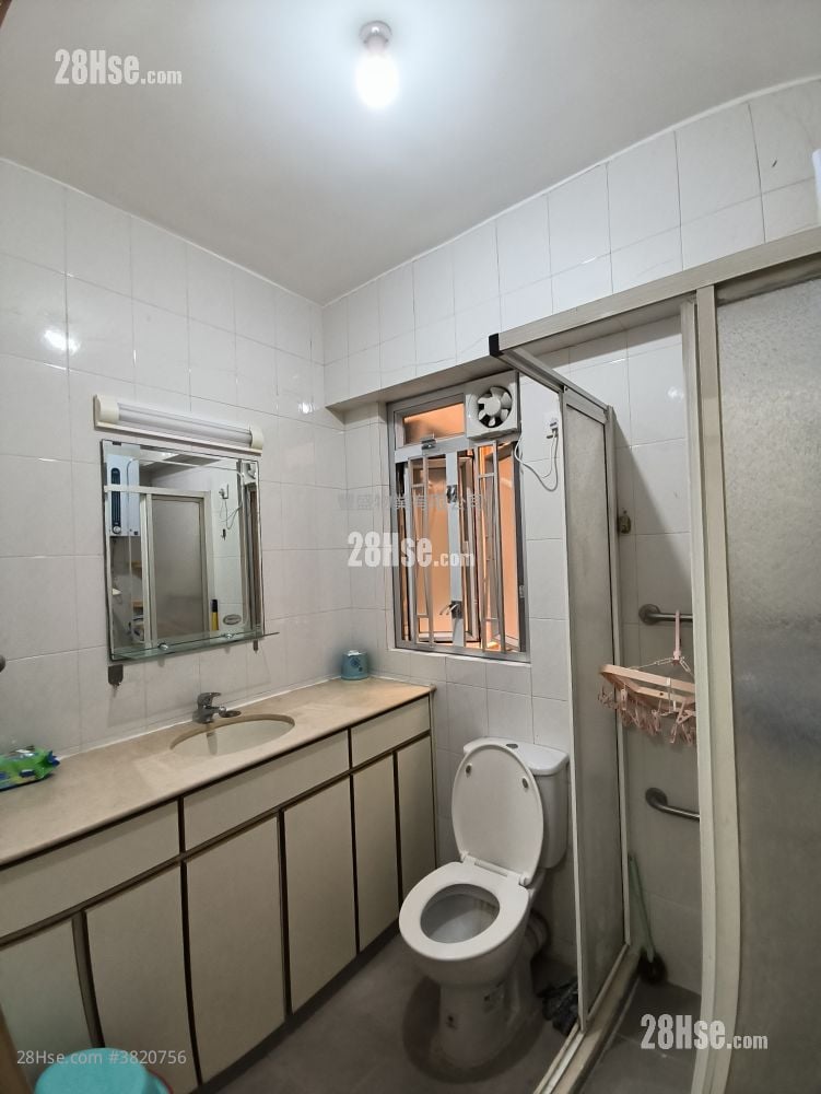 Fung Wong Building Sell 3 Bedrooms , 1 Bathroom 538 ft²