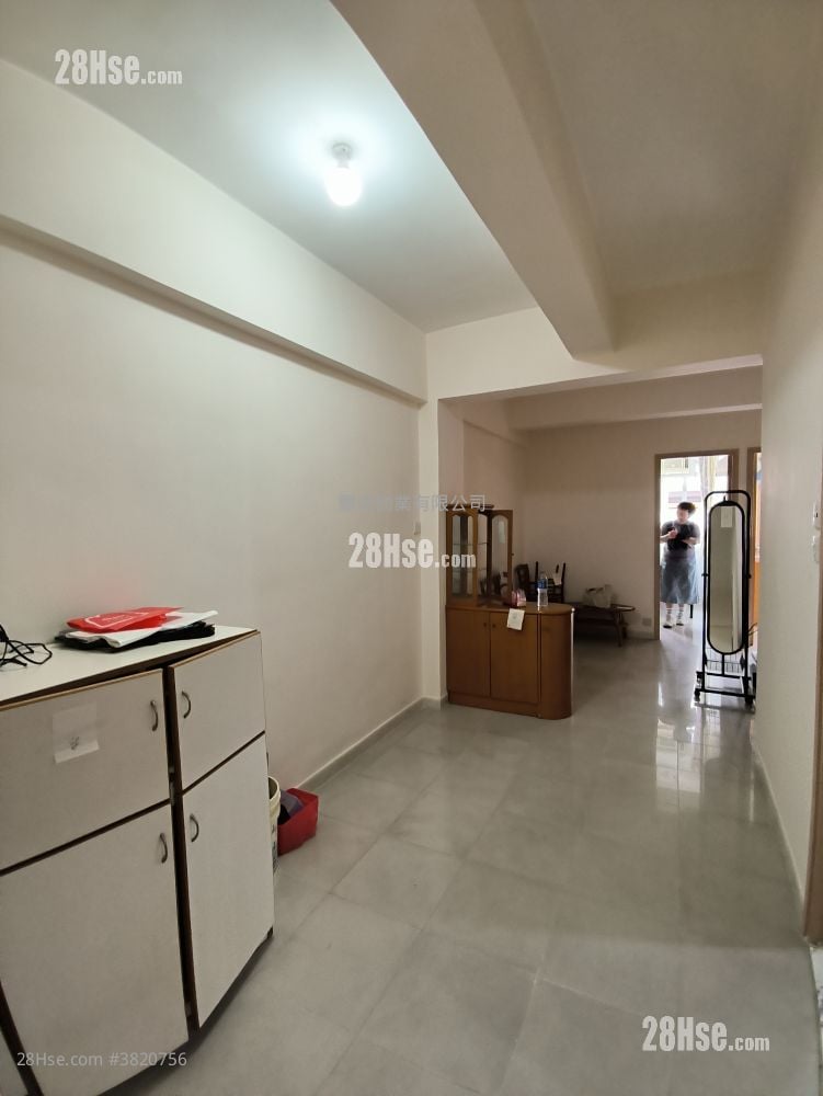 Fung Wong Building Sell 3 Bedrooms , 1 Bathroom 538 ft²