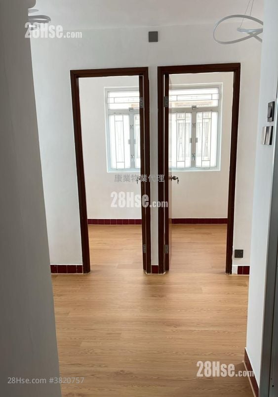 Ka Wo Building Sell 2 Bedrooms 348 ft²