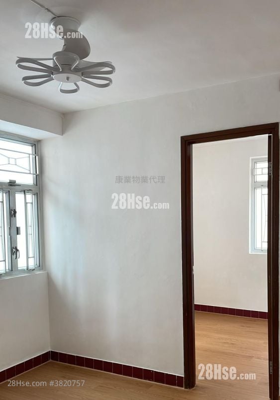 Ka Wo Building Sell 2 Bedrooms 348 ft²