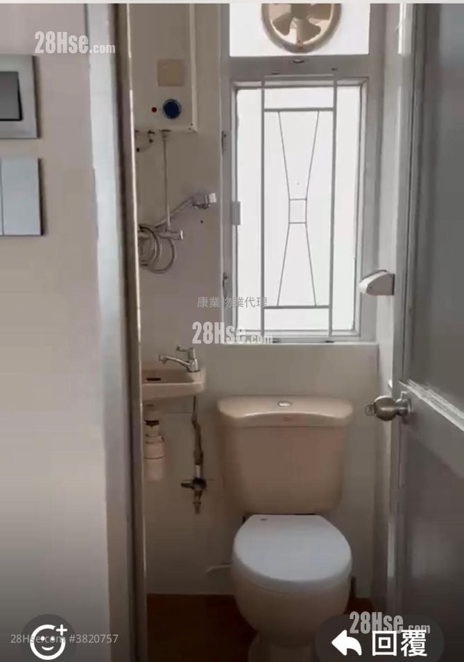 Ka Wo Building Sell 2 Bedrooms 348 ft²