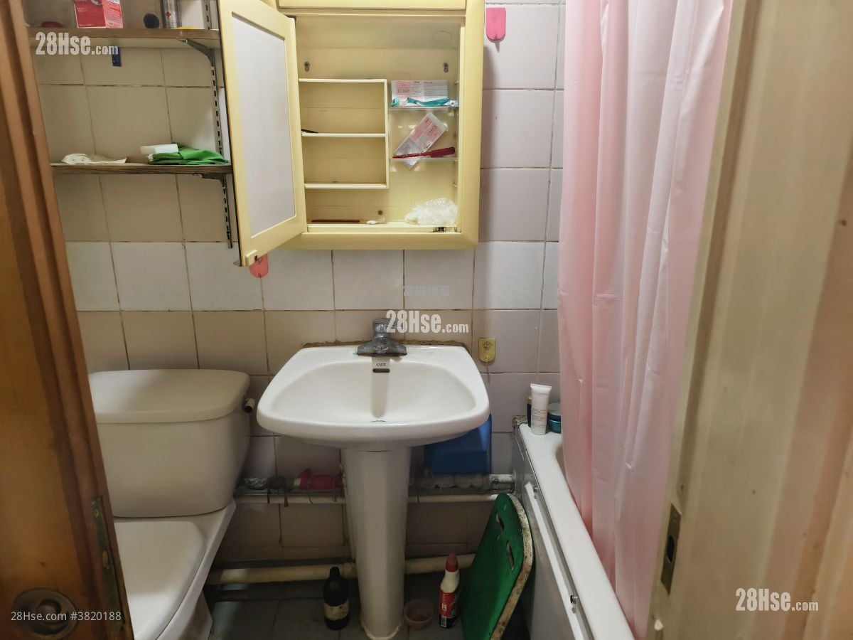 Ying Fuk Court Sell 2 Bedrooms , 1 Bathroom 407 ft²