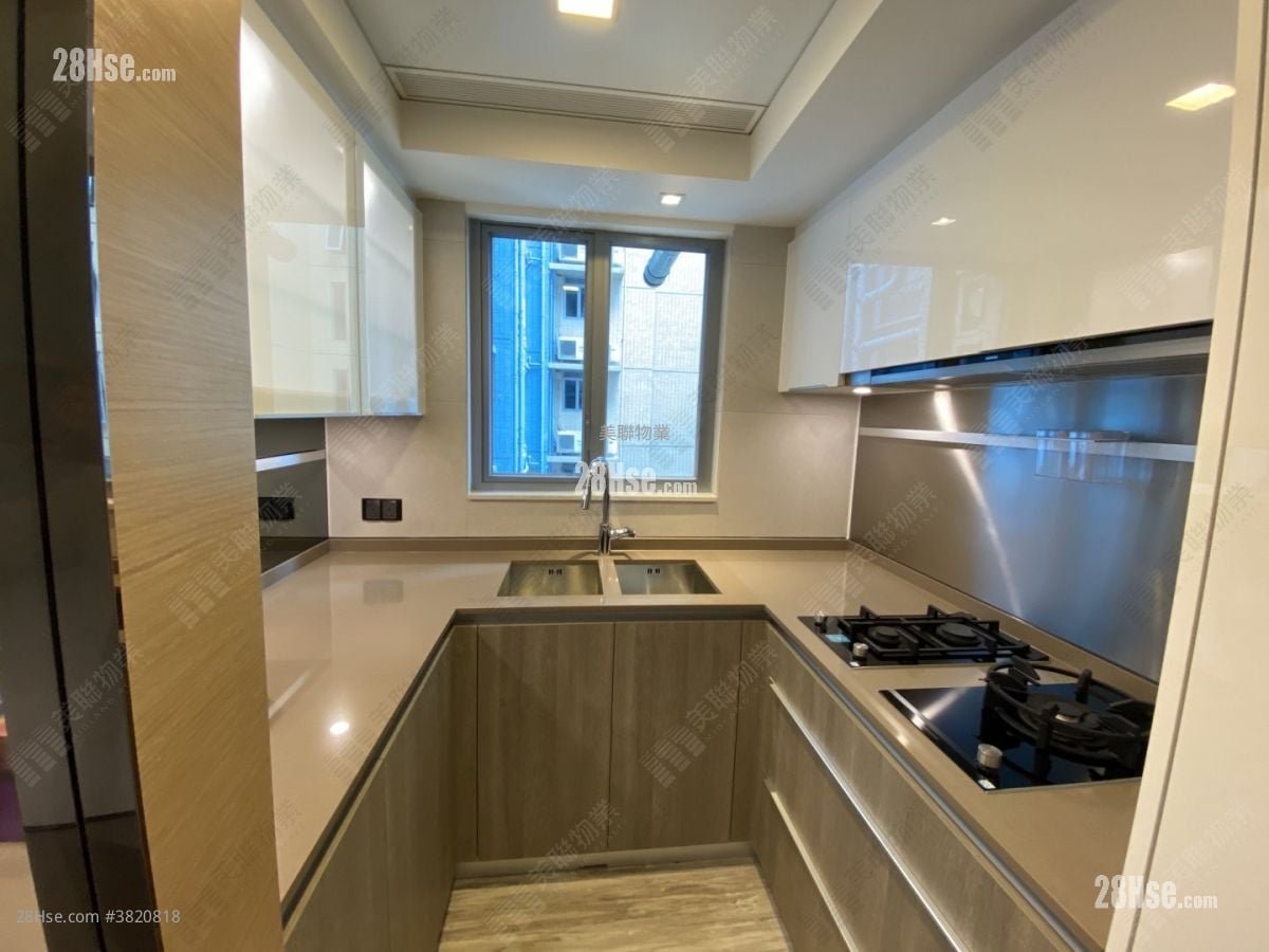 峻巒 售盤 3 房 , 2 浴室 716 平方呎