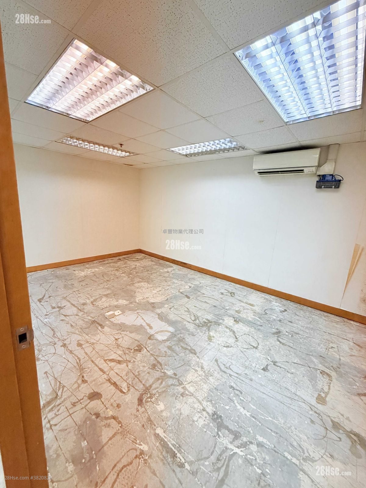 香港纱厂工业大厦6期 租盘 4 房 1,750 平方尺