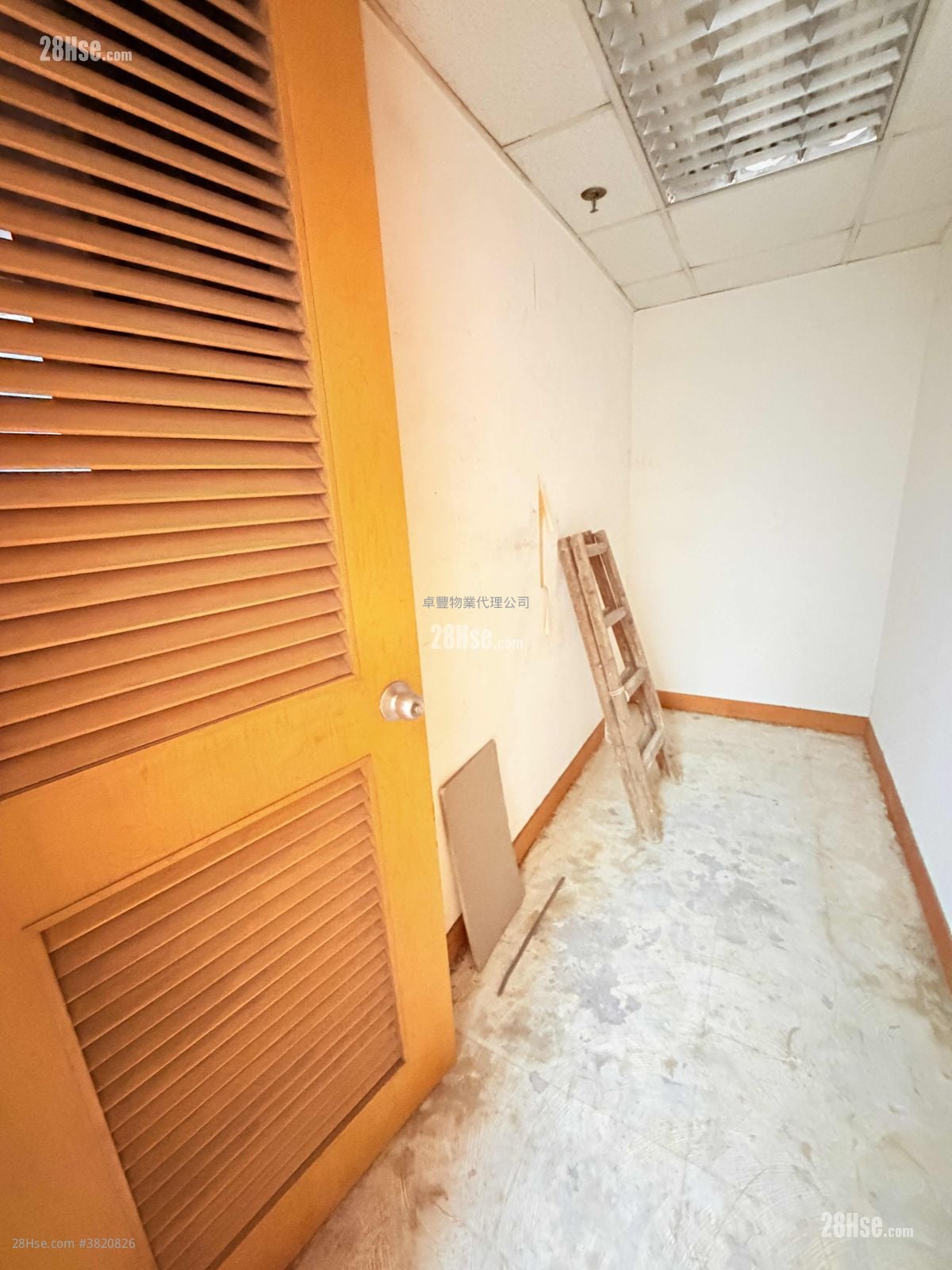 香港纱厂工业大厦6期 租盘 4 房 1,750 平方尺