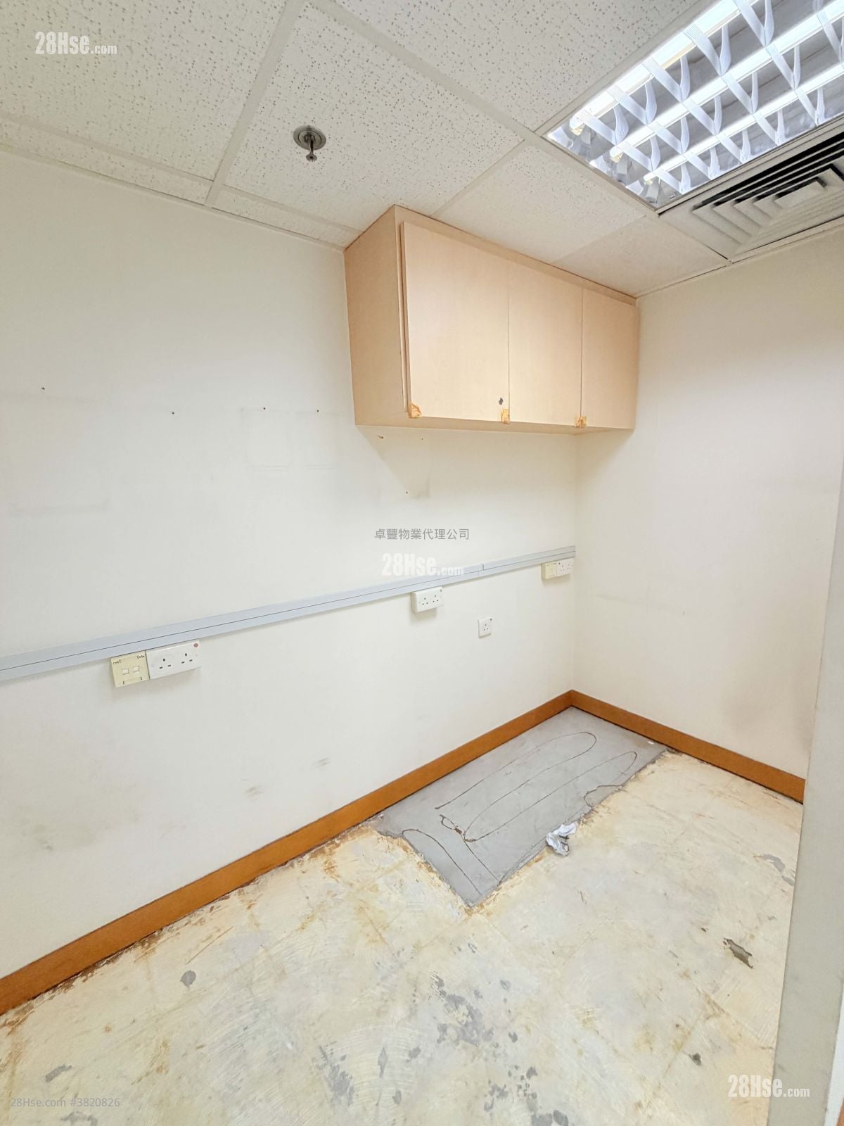 香港纱厂工业大厦6期 租盘 4 房 1,750 平方尺